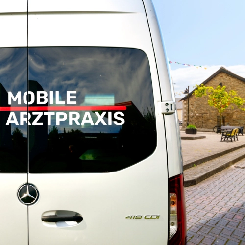 averla verbessert ambulante ländliche Versorgung durch die Kombination von Medical Trailer und Medical Van mit Telemedizin.